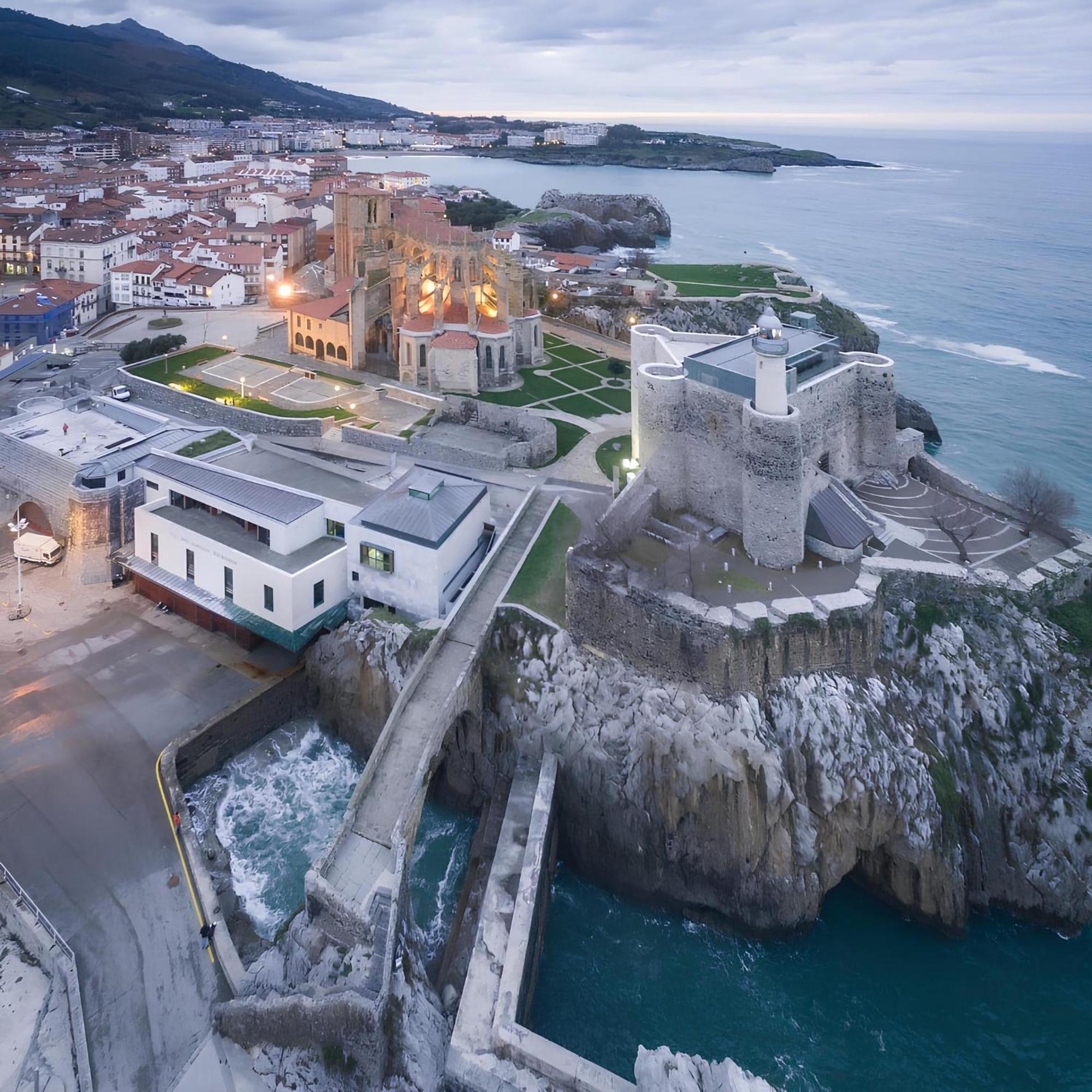 Paraiso Soleado: Piso Con Terraza, Piscina Y Garaje A 5 Min De Playa Castro Urdiales Luaran gambar